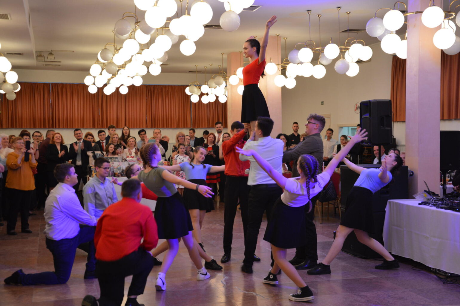 XXVI. Rókusi Bál - nyolcadikosok táncoltak szüleiknek, szüleikkel