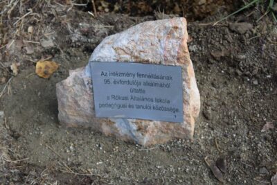 Iskolazöldítés, faültetés a Rókusi fennállásának 95. évfordulójára