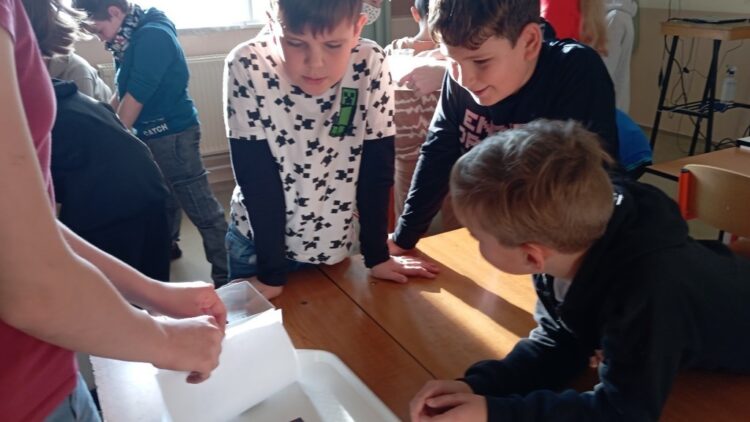 Tutor kísérletes óra