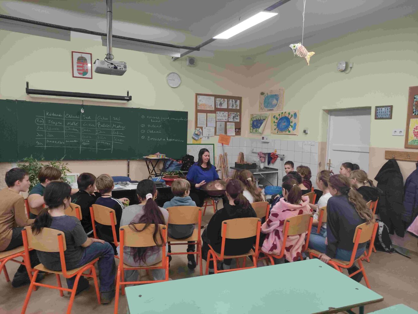 Handpan hangszerbemutató az 5. a osztályban